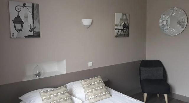 Номер Comfort Logis Hôtel AMBROISE