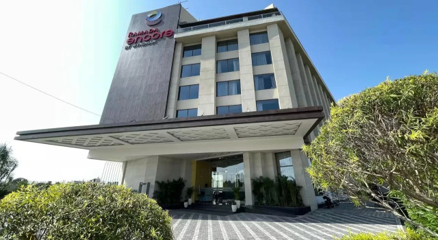 Ramada Encore by Wyndham Amritsar Airport, Prenota Hotel Hotel a Punjab con piscina, Piscina