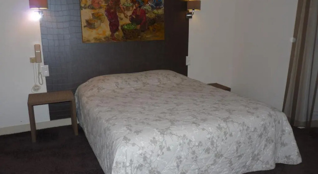 Hôtel Patton, Забронировать Отель Отели Авранш с парковкой, Парковка