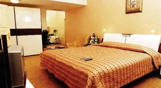 Elite Four, Rezervovat Hotel Hotely v Capital Governorate s bazénem, Bazén