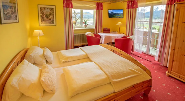 Семейные апартаменты с 3 комнатами с балконом Romantik Aparthotel Sonnleitn