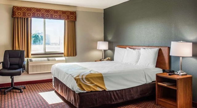 Номер Standard Travelers Lodge & Suites