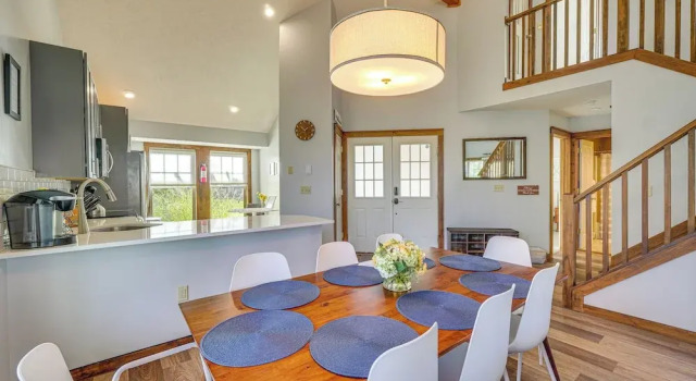 Spacious Modern Home ~ 1 Mi to Camelback Mountain!, Book Feriehus Sommerhuse i Pennsylvania, Hytte