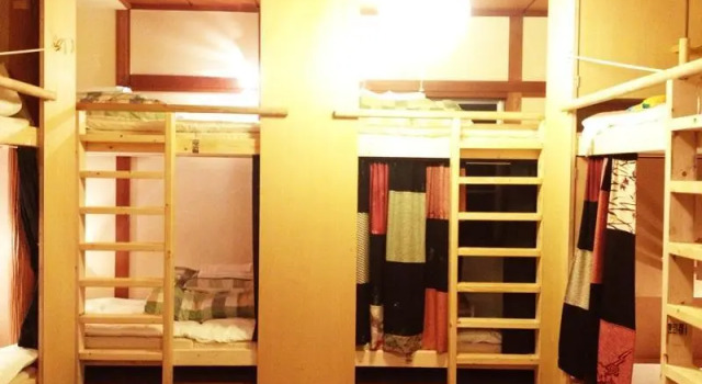 Bett im Wohnheim (Frauenwohnheim) Roku Hostel Hiroshima