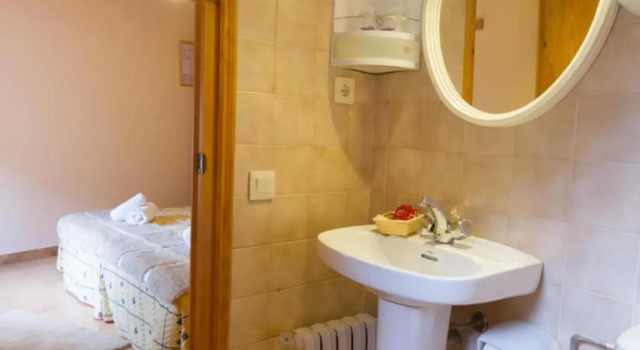 Трёхместный номер Standard Hostal Aiguamog