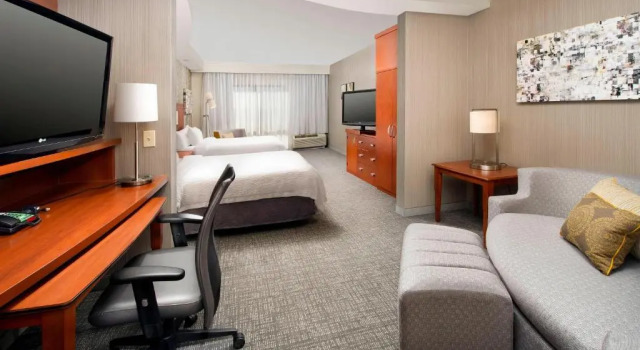 Четырёхместный люкс c 1 комнатой Courtyard by Marriott Wichita Falls