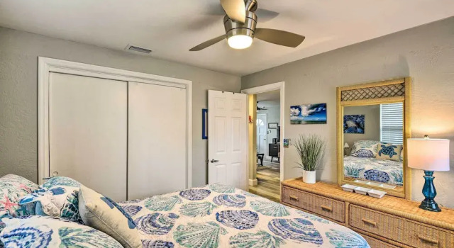 Pet-friendly Ormond Beach Home w/ Fire Pit!, Забронировать Дом для отпуска Коттеджи Ормонд-Бич, Коттедж