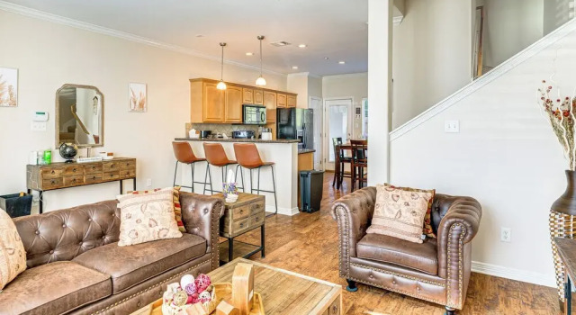 2 Mi to Texas A&m: Unit w/ Pool & Hot Tub Access, Book Lejlighed College Station Texas, nær Lemon Tree Park