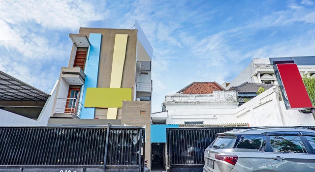 OYO Flagship  90789 Genteng Residence, Réserver Hôtel Hôtels à Genteng avec parking, Parking
