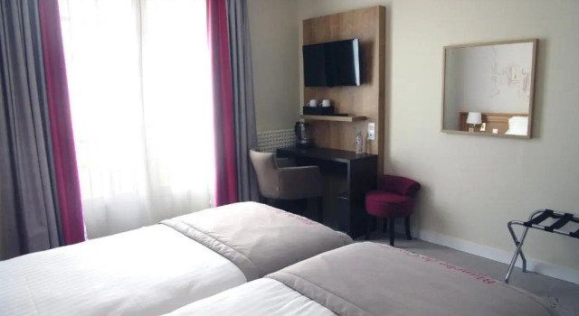 Четырёхместный номер Standard Best Western Blanche de Castille Dourdan