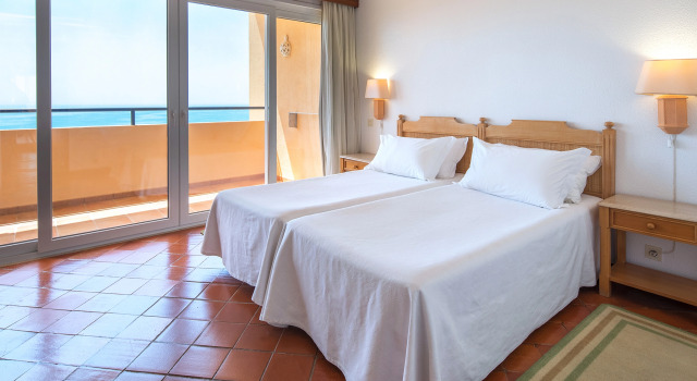 Апартаменты Meia Praia Lagos — Beach Club