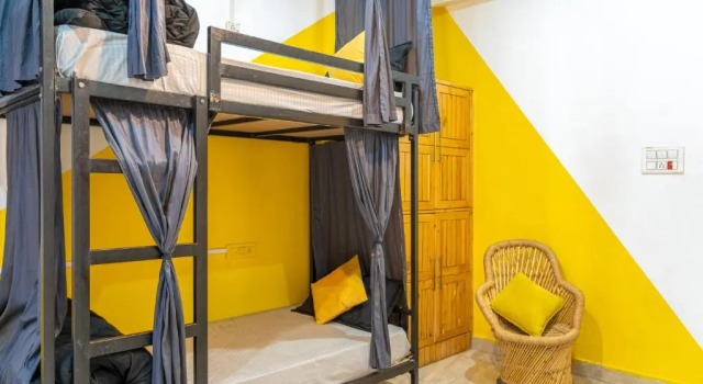 Кровать в общем номере Whoopers Hostel