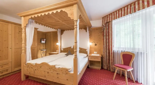 Полулюкс Hotel La Pineta