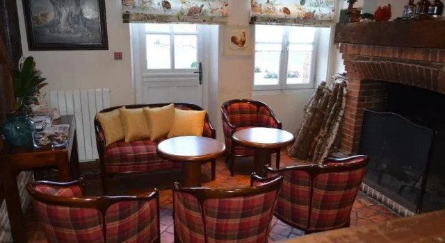 Трёхместный номер Standard Logis Hôtel Auberge du Cheval Blanc