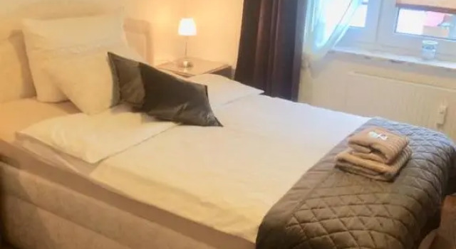 Ingrids Ferienwohnung mit Balkon in Thiede nähe See, Забронировать Отель Отели и гостиницы Зальцгиттер-Бад, Отель