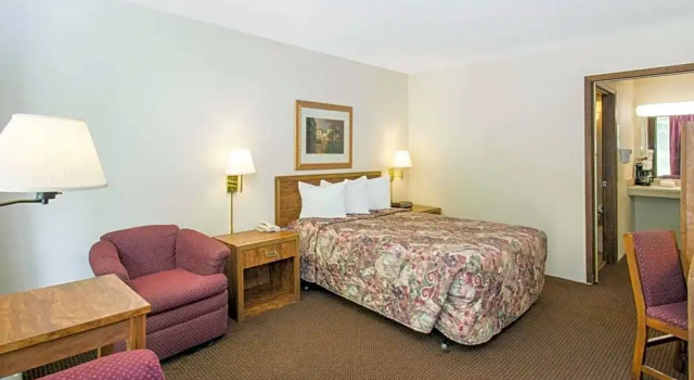 Номер Economy Days Inn by Wyndham Dubuque