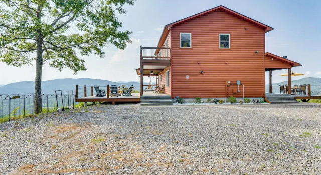 Коттедж Mtn-View Cabin: Deck & Pets Welcome in Murphy
