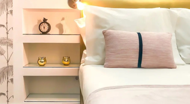 Lis002 · Snuggle up in the Metallic Bed at a Snug, Chic Studio