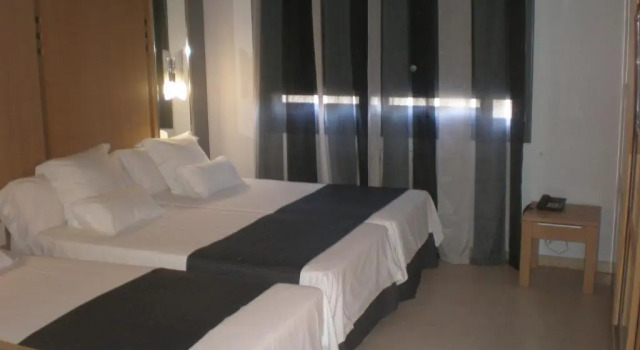 Трёхместный номер Standard Hotel Faro Salazón
