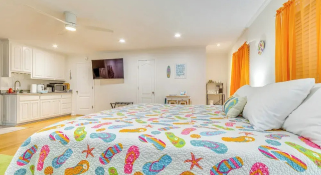 Gulf Breeze Vacation Rental for 2 w/ Pool Access!, Забронировать Апартаменты/квартира Галф-Бриз Панхэндл Флорида