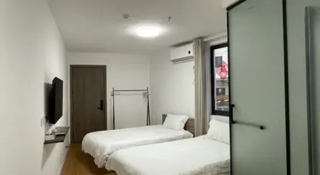 Люкс Fenli Courtyard. Lakeview Garden Holiday Homestay (Xishan Mingyuewan Branch)