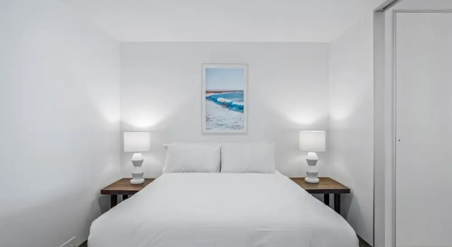 Апартаменты Oceanview 2-bed With Pool, Sauna, Gym & Parking