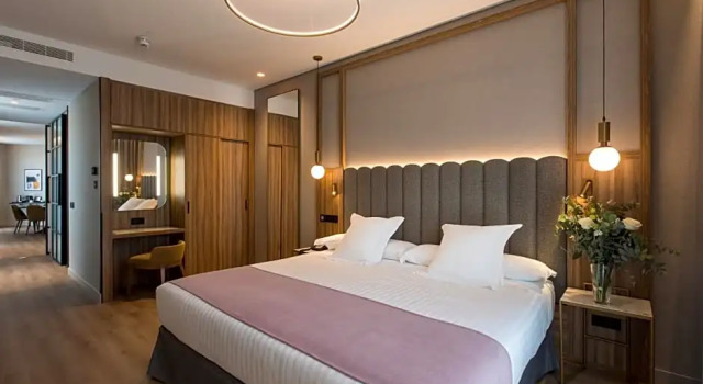 Полулюкс Hotel Giralda Center