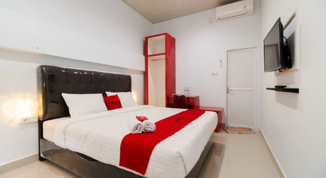 RedDoorz Plus near Palembang Icon Mall 2