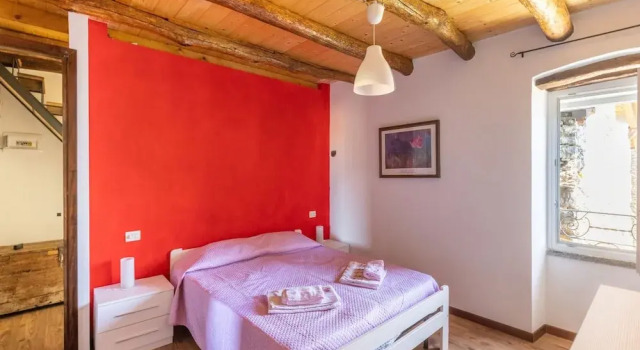 Коттедж с балконом Cozy Hideaway Above Lake Como