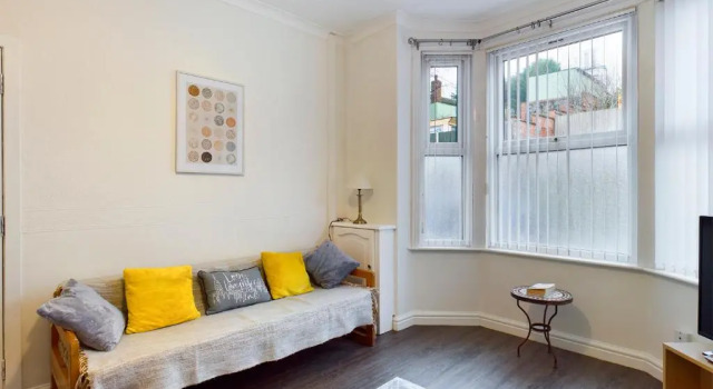 Cheerful 3 bedroom home with free parking and WIFI, Забронировать Апартаменты/квартира Честер Чешир, рядом с Больница Countess of Chester