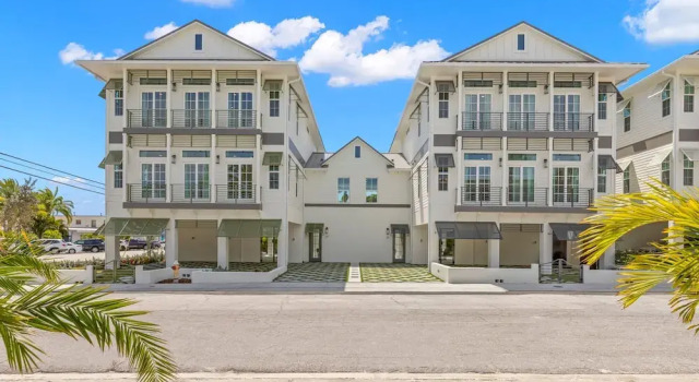 Two Amazing Homes at The Gemma, Забронировать Дом для отпуска Отели Клируотер-Бич с парковкой, Парковка