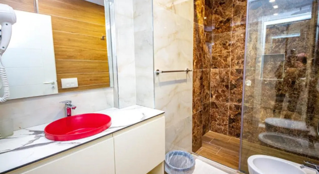 Четырёхместный номер Standard с балконом и с частичным видом на море Hotel Bella Vista