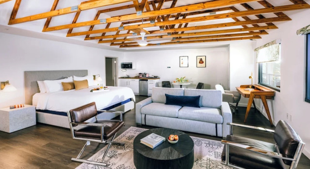 Люкс Luxury All-Movie Hotel