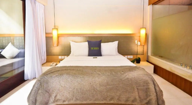 Люкс c 1 комнатой с балконом и с видом на бассейн THE HAVEN Bali Seminyak