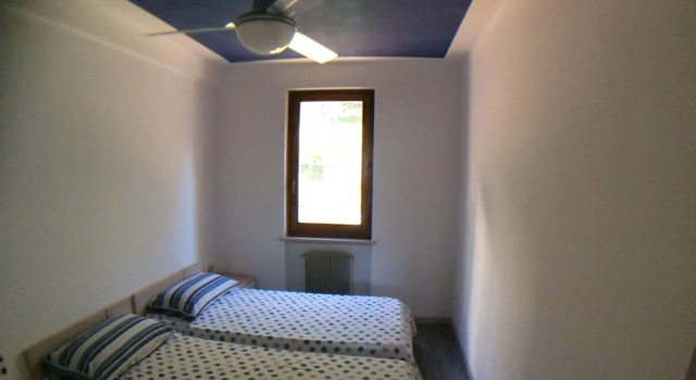 Large Apartment With Garden 100 Meters From The Lake, Забронировать Апартаменты/квартира Отели в центре Бренцоне-суль-Гарды, в центре