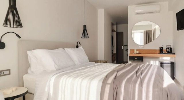 Номер Standard с балконом и с частичным видом на море Batis Aero Beachfront Wellbeing Hotel