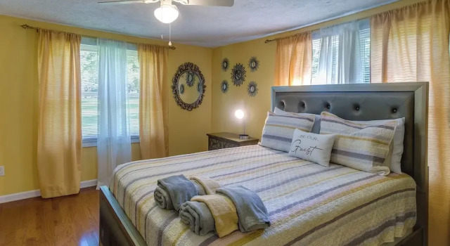 Коттедж Waycross Vacation Rental w/ Private Backyard!