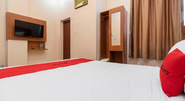 Люкс RedDoorz Syariah near RS Mata Padang