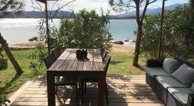 Вилла с 2 комнатами с видом на море Maranatha, front de mer avec plage