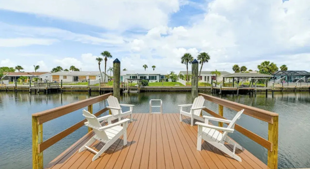 Коттедж Private Pool w/ Canal Views: Apollo Beach Getaway