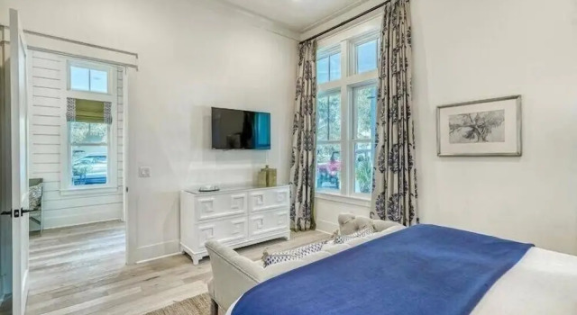 Private Pool And Close To Sandhill Pool - Watercolor Lake District Home 4 Bedroom Home by RedAwning
