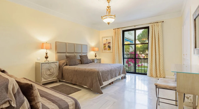 Beach Front Apt, Puerto Banus, Family Freindly, Free Wifi /parking.pools, Aircon, Забронировать Апартаменты/квартира Апартаменты Марбелья, рядом с Casino Marbella, Апартаменты/квартира