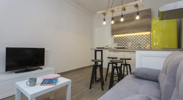Апартаменты Sunny and Modern 1bdr Apartment in the Center