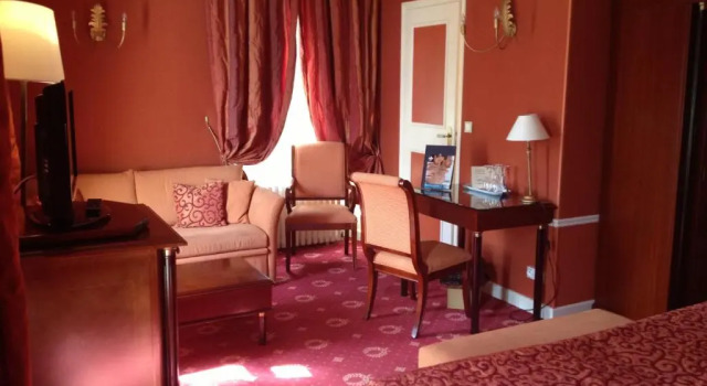 Полулюкс Logis Hôtel Les Maréchaux