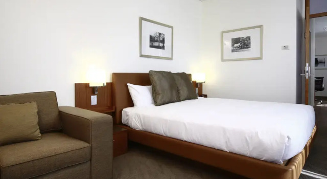 Двухместные апартаменты c 1 комнатой Novotel Canberra