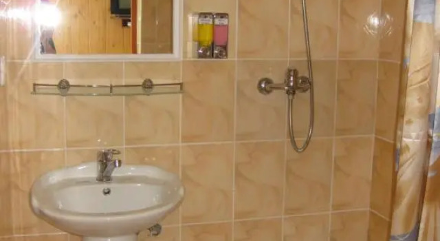 Elita Guest house, Book Pension Hoteller i Issyk-Kul Region med parkering, Parkering