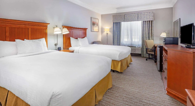 Четырёхместный номер Standard Days Inn by Wyndham Altavista