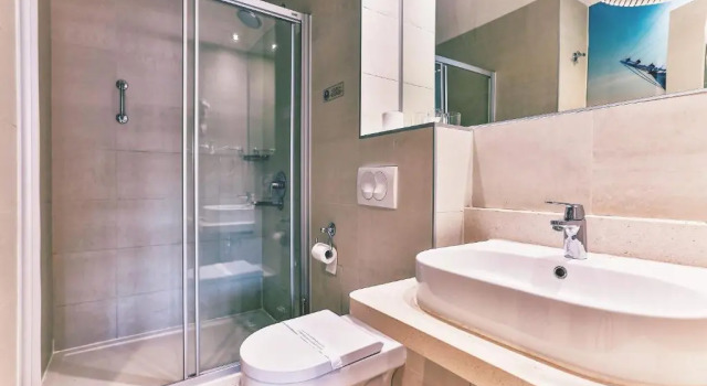 Двухместный номер Standard с балконом и с видом на море Carine Hotel Delfin