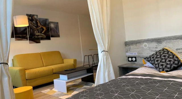Foch, Book Apartment Perret 