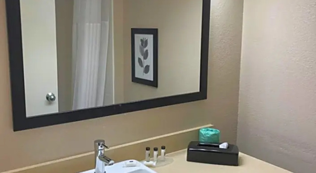 Четырёхместный люкс c 1 комнатой Country Inn & Suites by Radisson, Greenville, NC
